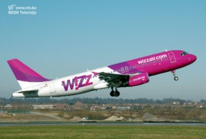 Whizzair.a320-200.lz-wza.leavesground.arp