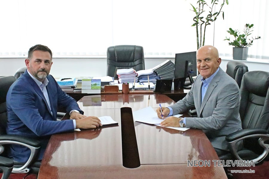 Ramić i Džafić potpisali sporazum: Počinje izgradnja puta Prnjavor ...