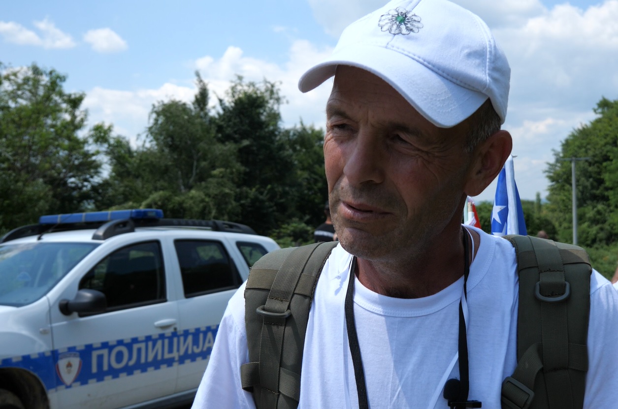 Živi u zemlji koja ga nije zaštitila nakon pada Srebrenice – NEON ...